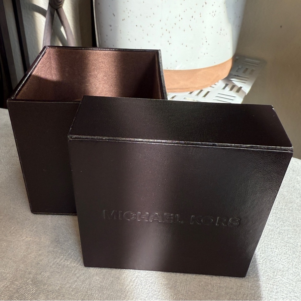 Michael Kors Brown Watch Box - Picture 12 of 16